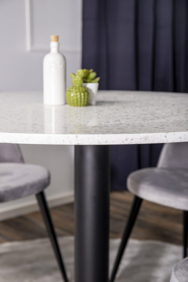 Matgrupp Razzia med stolarna Velvet Table: ⌀106 Chair: 57x76,5x50 - Venture Home