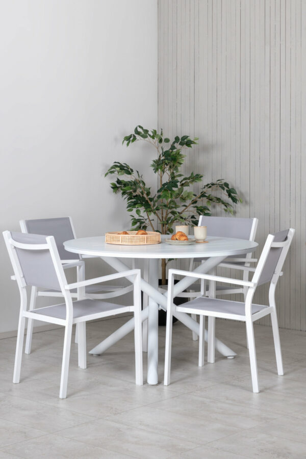 Matgrupp Alma med stolarna Copacabana Table: ⌀120 Chair: 60,5x88x56,5 - Venture Home