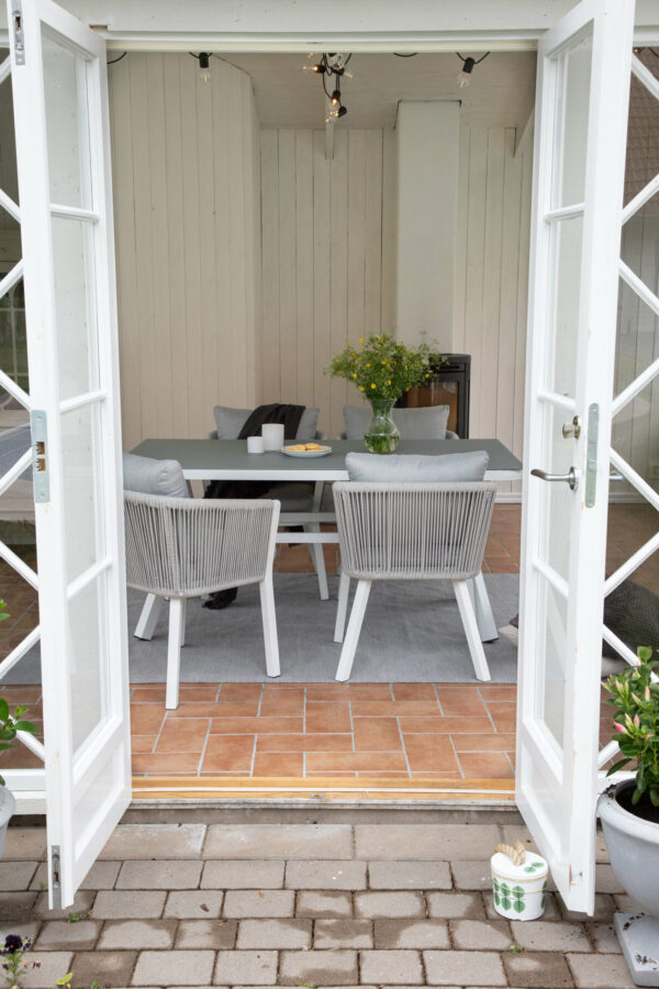 Matgrupp Virya med stolarna Virya Table: 74x160x90 Chair: 62,5x73x60 - Venture Home